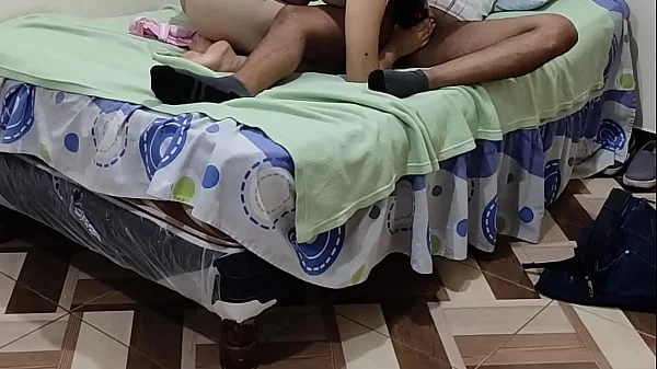descubro a mi vecina masturbándose y me pide que tenga sexo con ella