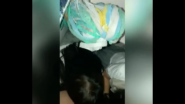 DOS Lindas Estudiantes Mexicanas Compartiendo Verga CHUPÁNDOLA al Mismo Tiempo en el Cuarto del Conserje! Dos Alumnas Calientes en la ESCUELA y un PENE para las Dos! Sexo Casero Amateur! (Segunda Parte)