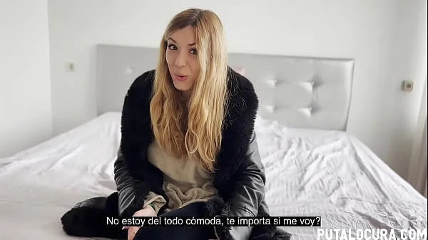 Adorable rubita es seducida en la calle con dinero para hacer sexo