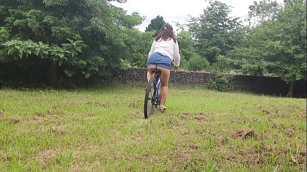 Student Girl Riding Bicycle&Masturbating On It After Classes In Public Park!